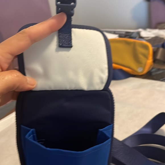 ❤️Lululemon small Nylon cute body bag - Picture 3 of 6